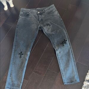 Chrome Hearts Cross Patch Jeans
Size 34